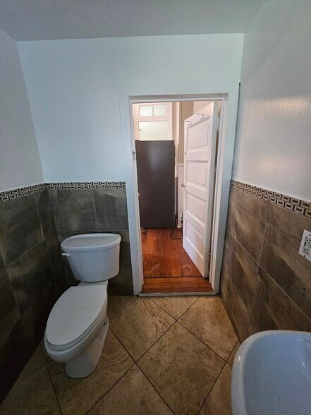 Building Photo - 7317 Cohn St