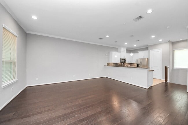 Building Photo - 2219 Bellefontaine