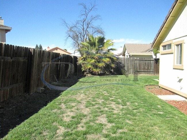 Building Photo - Yuba City home near Happy Park