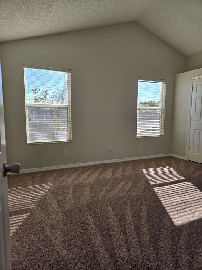 Building Photo - Deerfield - Spacious Home