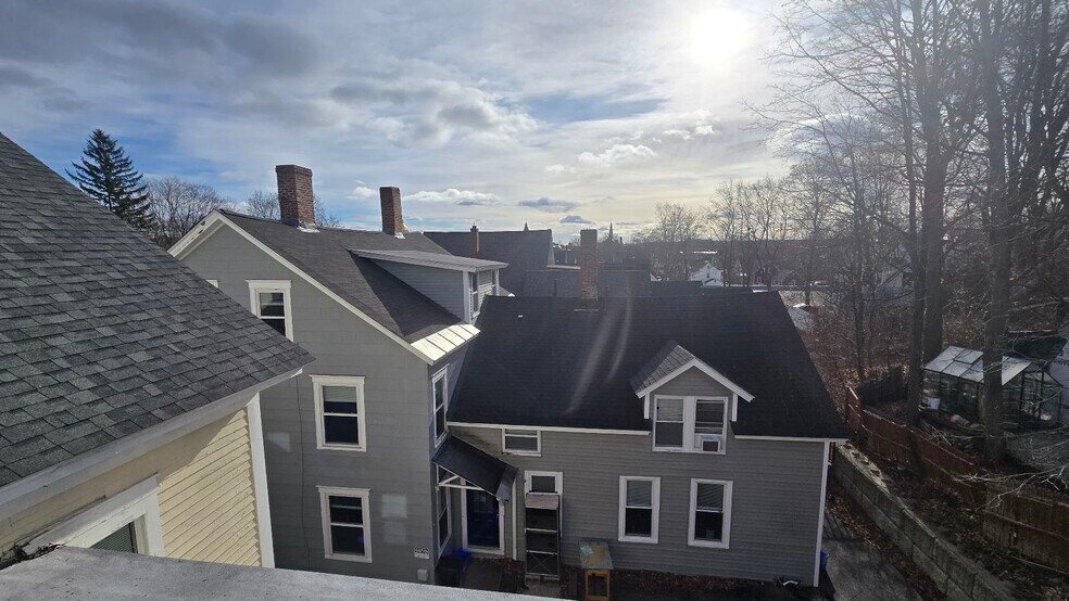 Building Photo - 27 Union St