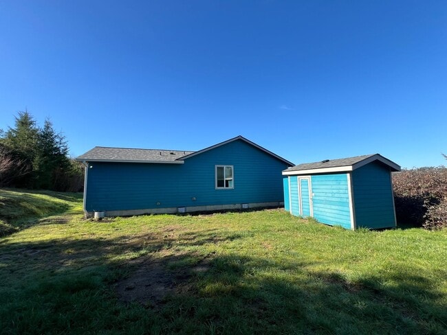 Building Photo - Beautiful Hilltop Country Home with Stunning Views