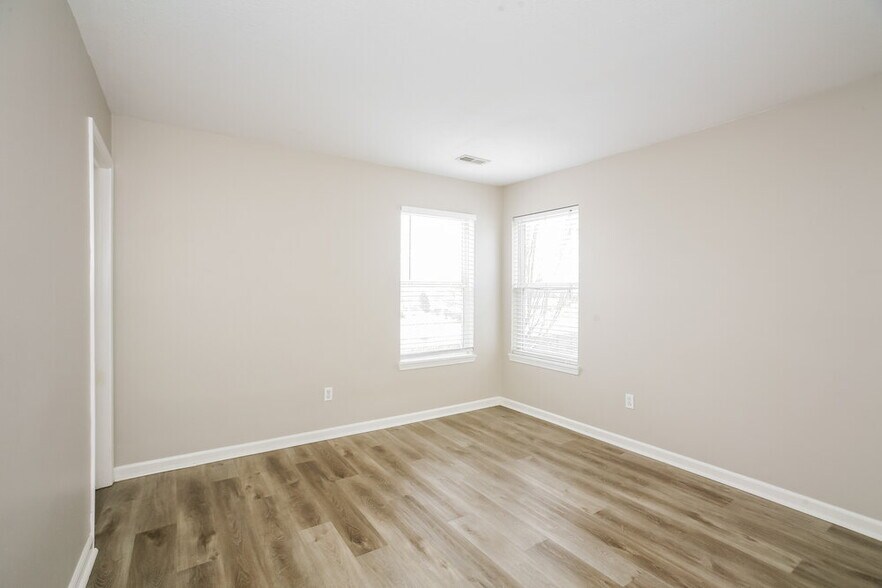 Building Photo - 15589 Outside Trail