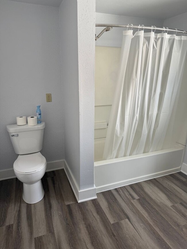 Building Photo - Newly Updated Home in Downtown Middleton