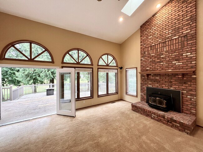 Building Photo - Golf Course Home in Mill Creek!