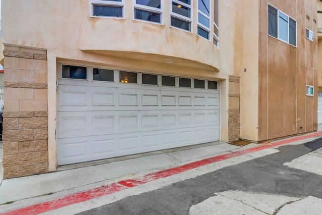 Building Photo - Private Rooftop Deck South Mission Beach