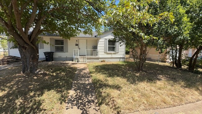 Building Photo - 1207 Gray Dr