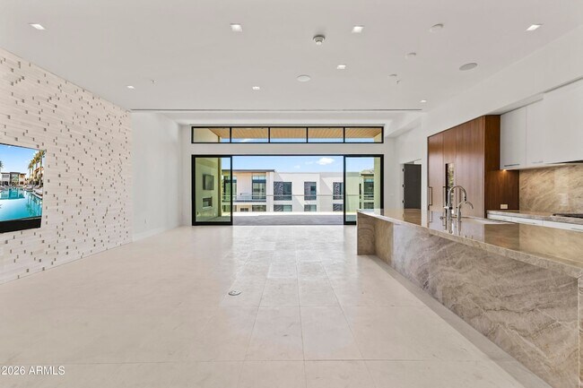 Building Photo - 6587 N Palmeraie Blvd