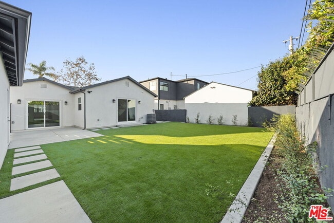 Building Photo - 3866 Westside Ave