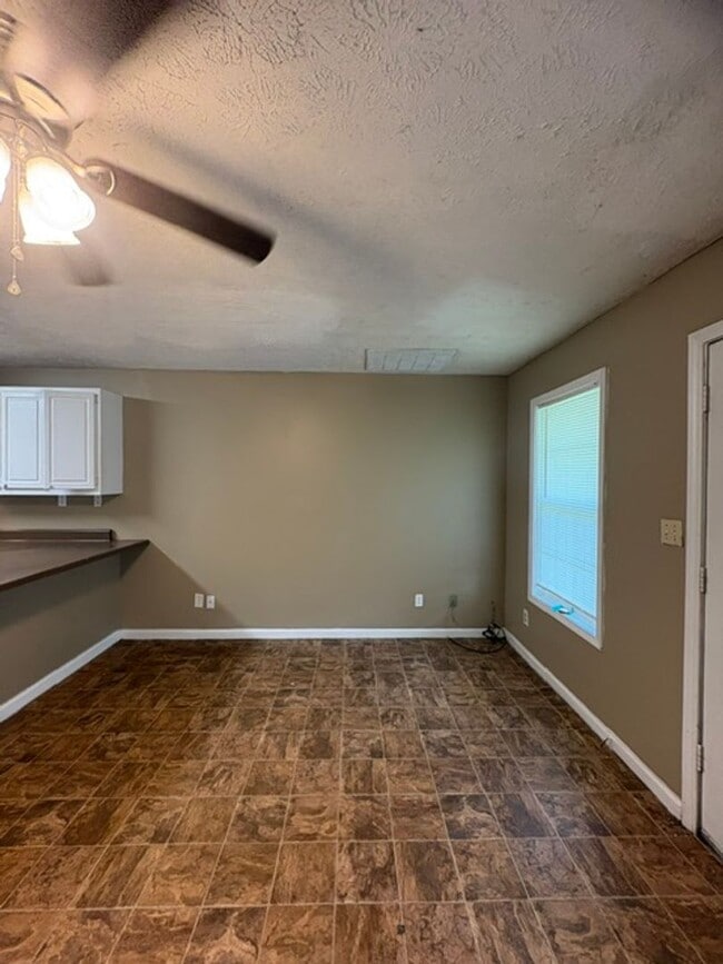 Building Photo - Renovated 3 Bedroom 2 Bath Home for Rent!