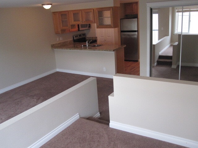 Building Photo - 2200 Thorndyke Ave W