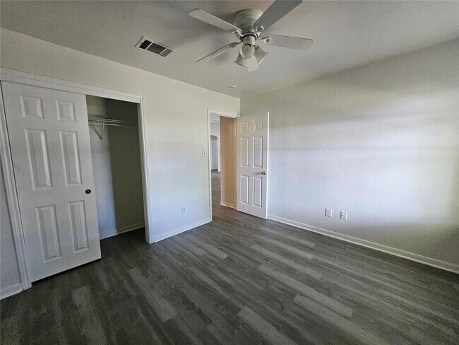 Building Photo - 202 N Pauley Dr