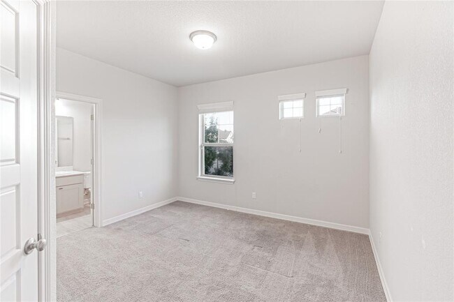 Building Photo - 2212 Dillon Pond Ln