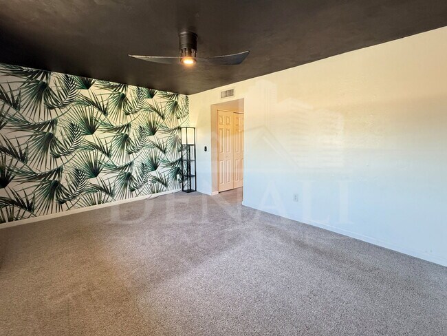 Building Photo - 3617 S Siesta Ln