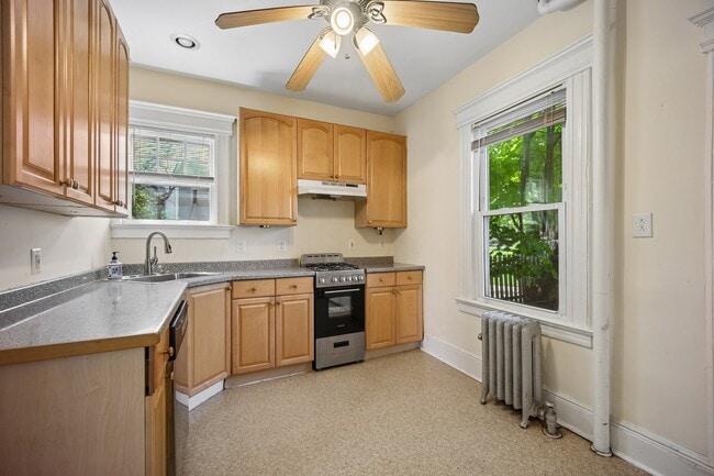 Building Photo - 76 Montague Pl