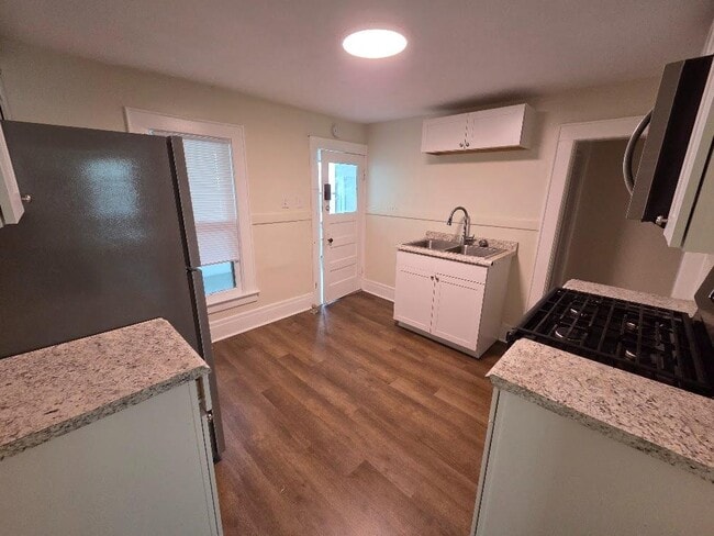 Building Photo - 372 S Midler Ave