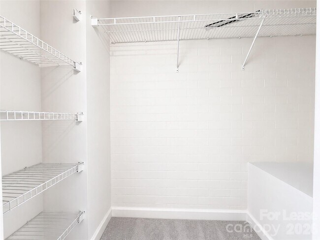 Building Photo - 1224 Green Oaks Ln