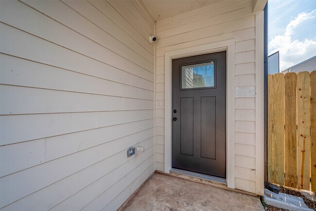 Building Photo - 8128 Chateau St