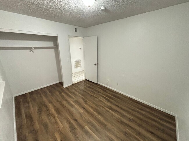 Building Photo - 6991 Kepler Dr