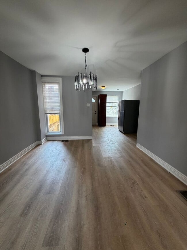 Building Photo - 152 Fern St