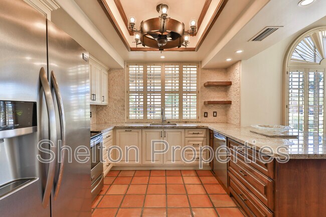 Building Photo - 2708 E Leonora St
