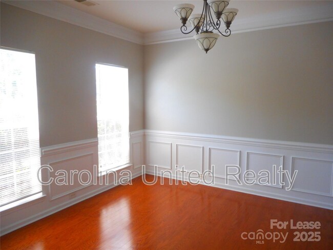 Building Photo - 1018 Fountainbrook Dr