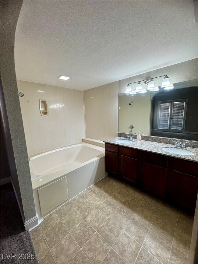 Building Photo - 2112 Sunfish Dr