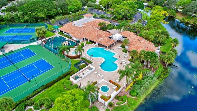 Building Photo - 2241 Soundings Ct