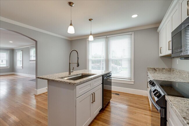 Building Photo - 3 bedroom home in Red Bank!