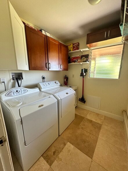 laundry room - 4996 Lower Honoapiilani Rd