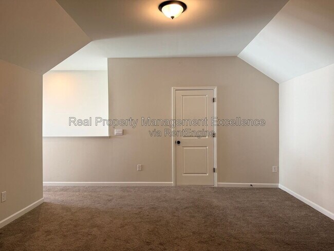 Building Photo - 101 Brody Pne Wy
