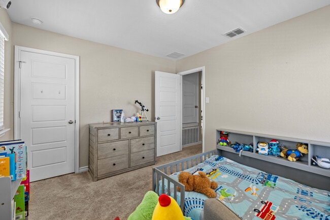 Building Photo - 1915 Overlook Knoll