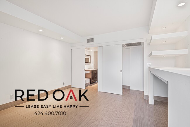 Building Photo - Stunning One Bedroom with Central Heat and...