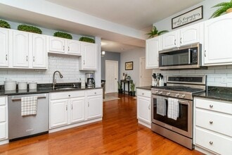 Building Photo - 7 Rowell St