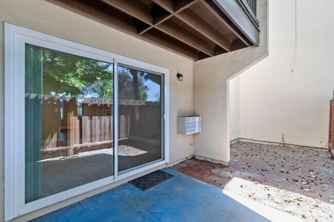 Building Photo - 975 Murrieta Blvd