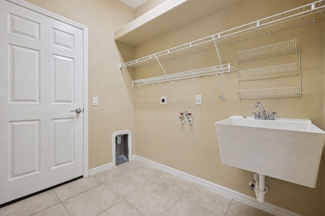 Building Photo - Spacious 3-Bedroom Gem with 2 Baths and 2238 Sq Ft of Comfort in Clermont!