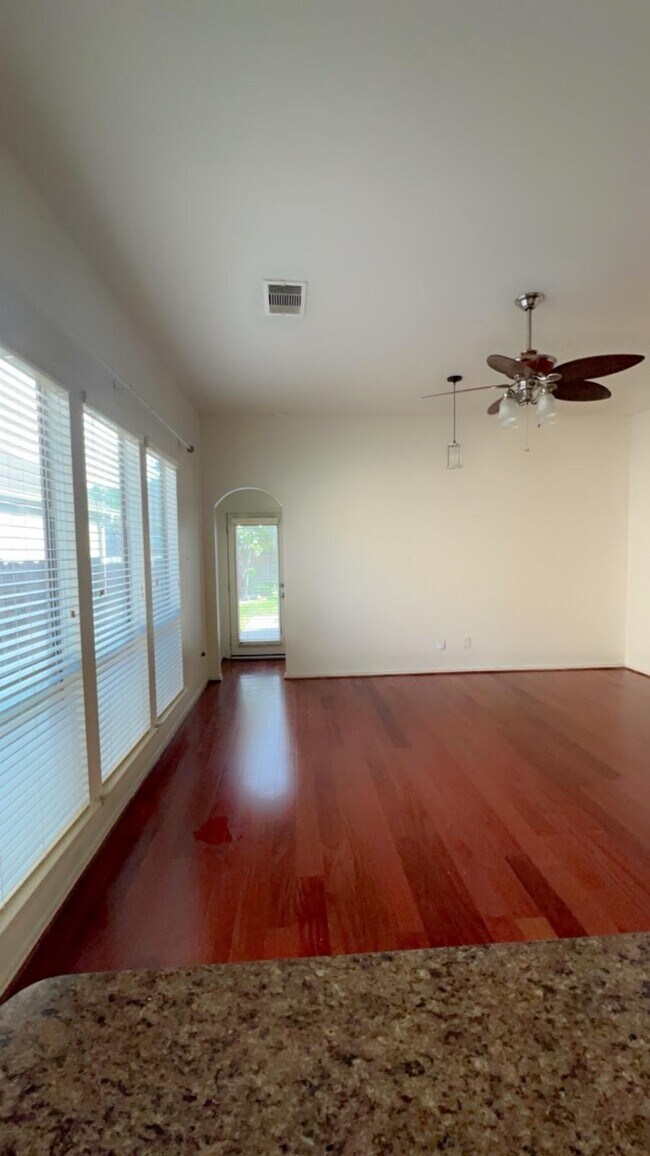 Building Photo - 11115 Pigeon Bluff Dr