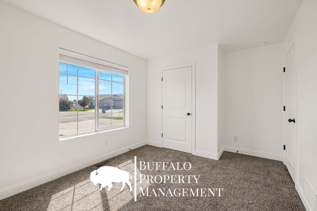 Building Photo - 4215 Roy Cir