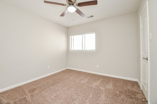 Building Photo - 13410 Cricklewood Creek Ln