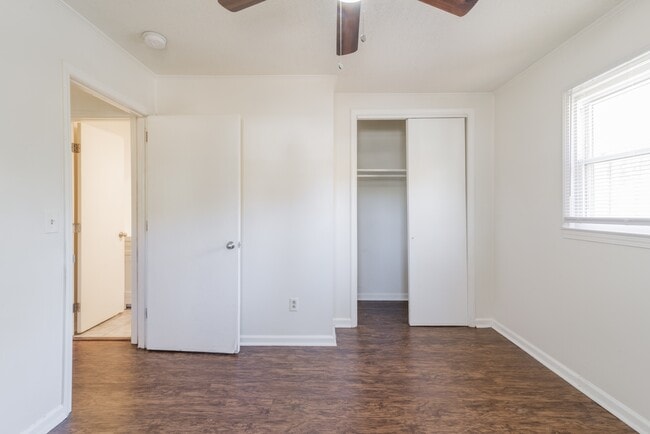 Building Photo - 1024 Houston St