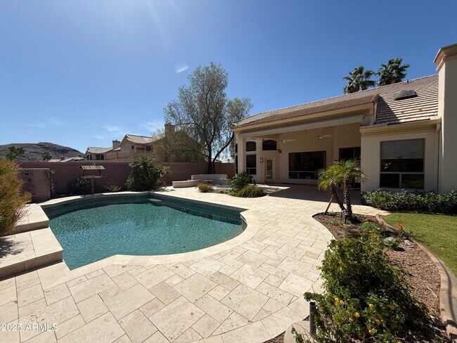 Building Photo - 902 E Desert Flower Ln