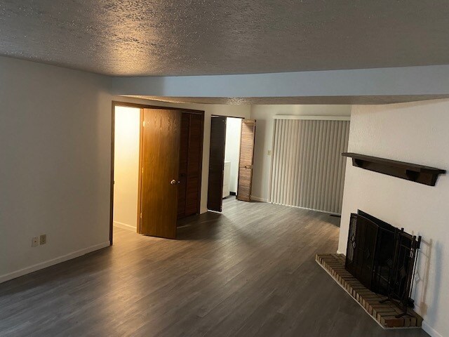 Building Photo - 1044 Sunhaven Dr