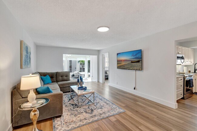 Building Photo - 17 Colonial Club Dr