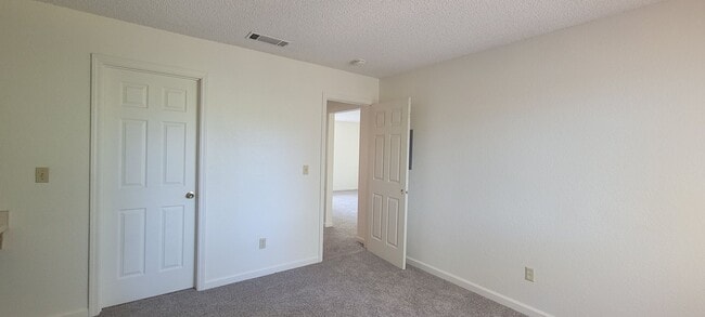 Building Photo - 1631 Bramble Pl