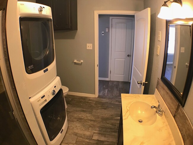 Building Photo - West El Paso 2 bed Refrig A/C duplex