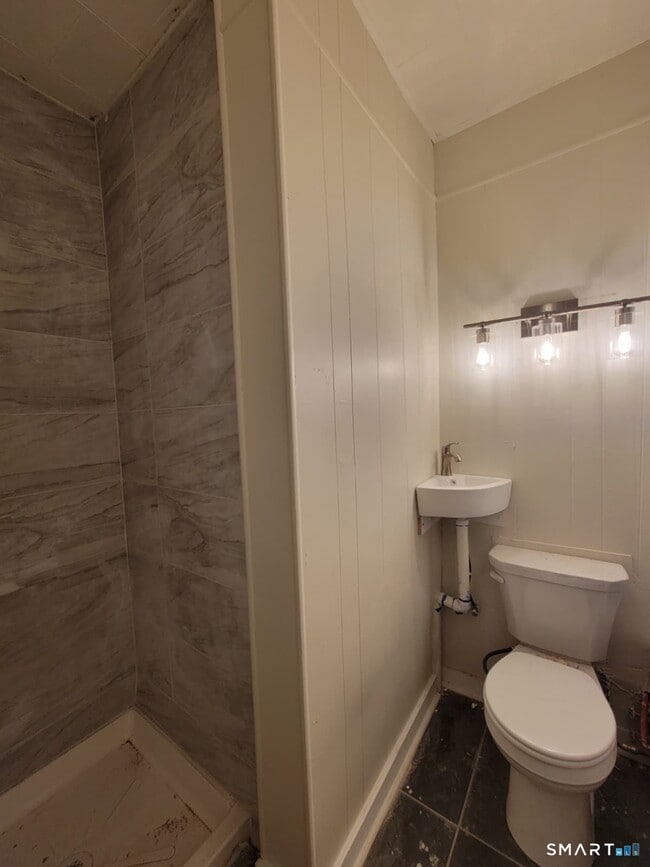 Building Photo - 260 Summit St