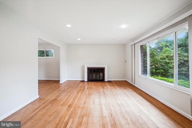 Building Photo - 4503 Traymore St