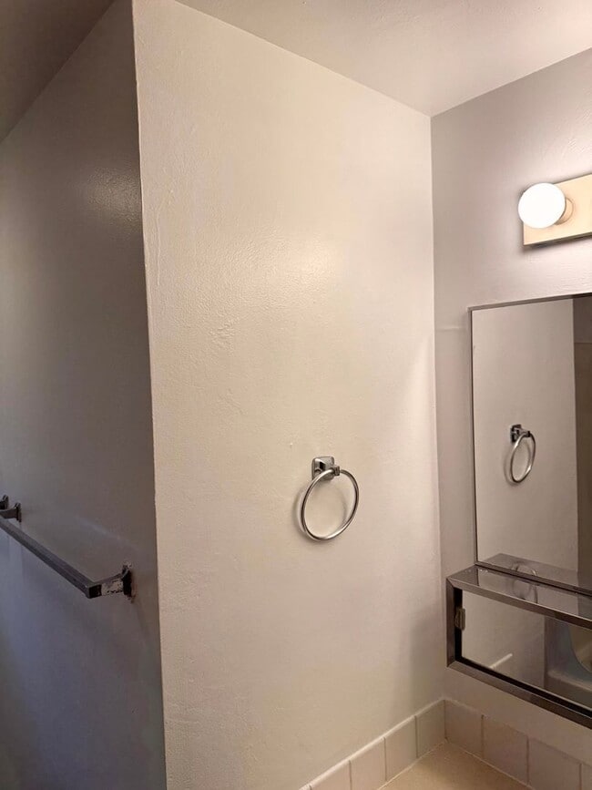 Building Photo - 2 Bedroom Duplex in Southwest Eugene