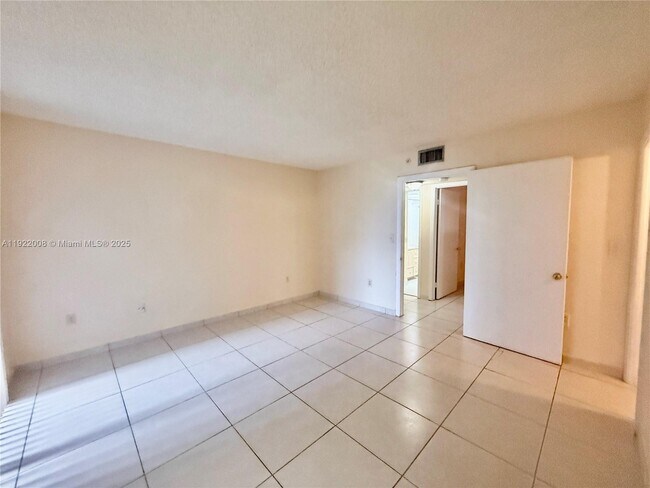 Building Photo - 8760 SW 133rd Avenue Rd