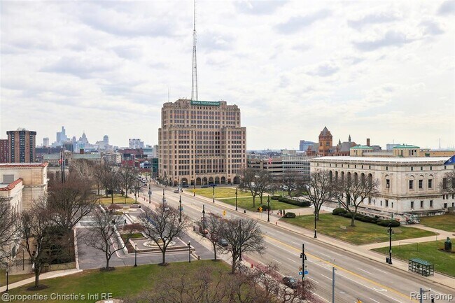 Building Photo - 15 E Kirby St